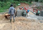 Babinsa Desa Samar Tulungagung dan Warga Kebut Pembangunan Jembatan Garuda, Struktur Semakin Kokoh
